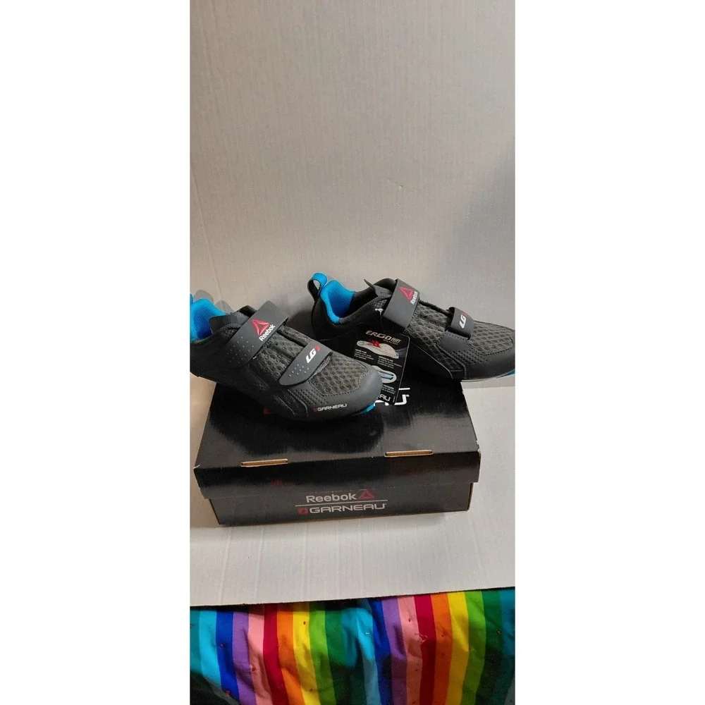 NWOT - Garneau Women’s Gray Athletic Cycling Shoes with Blue Accents Size 9